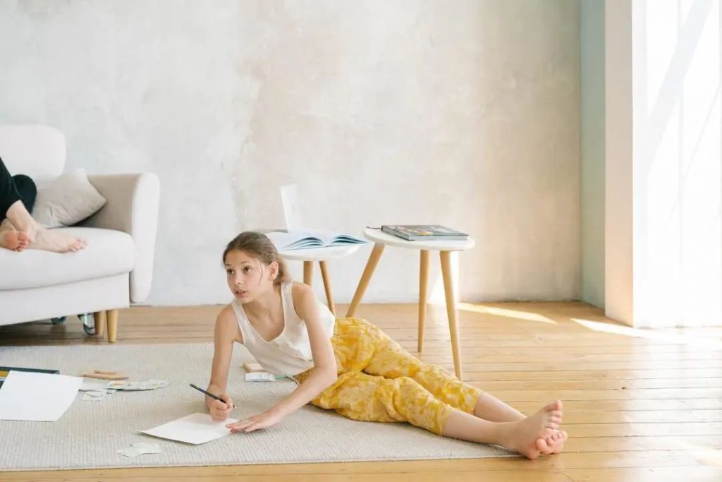 石晶地板和瓷砖，哪个更适合居家运动空间？