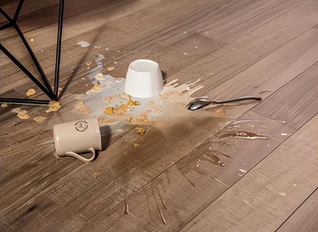 饭店地面铺什么好？（餐厅地板装修要防滑、耐污的材料才够好）