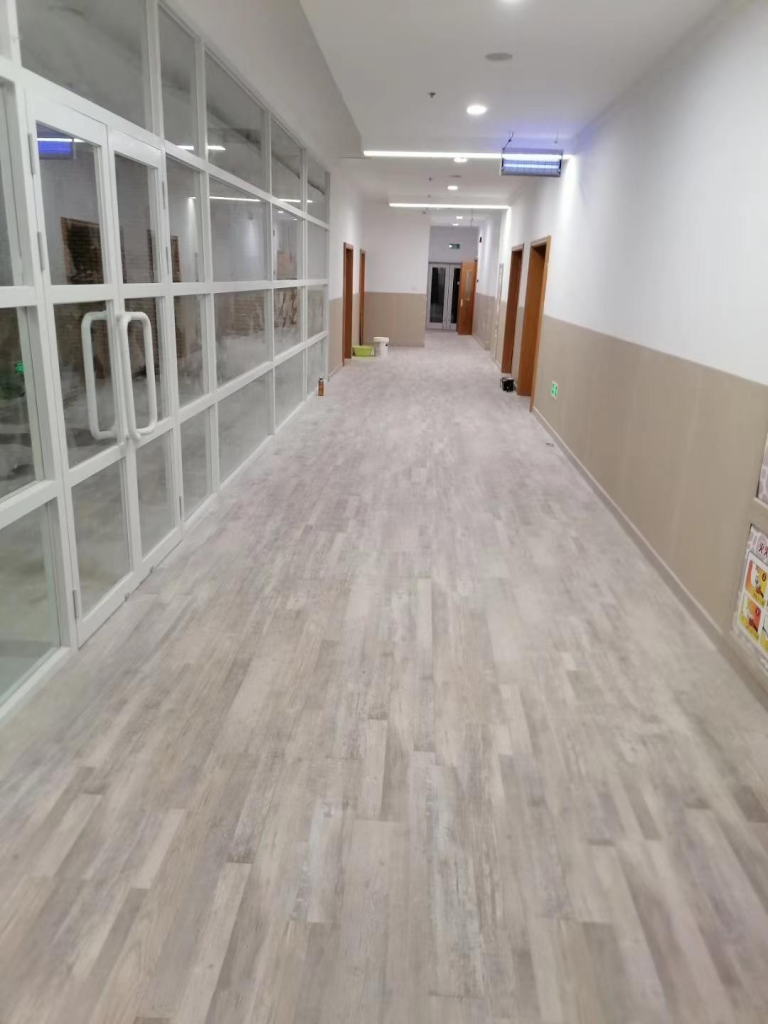 医院地板铺装材料:石晶地板，双向奔赴的选择