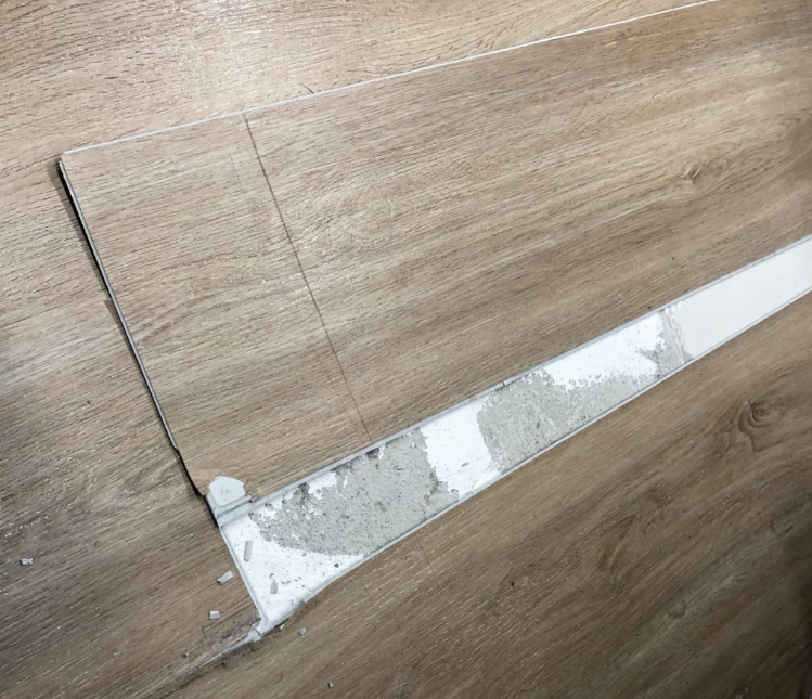 劣质低价的spc石晶石塑地板