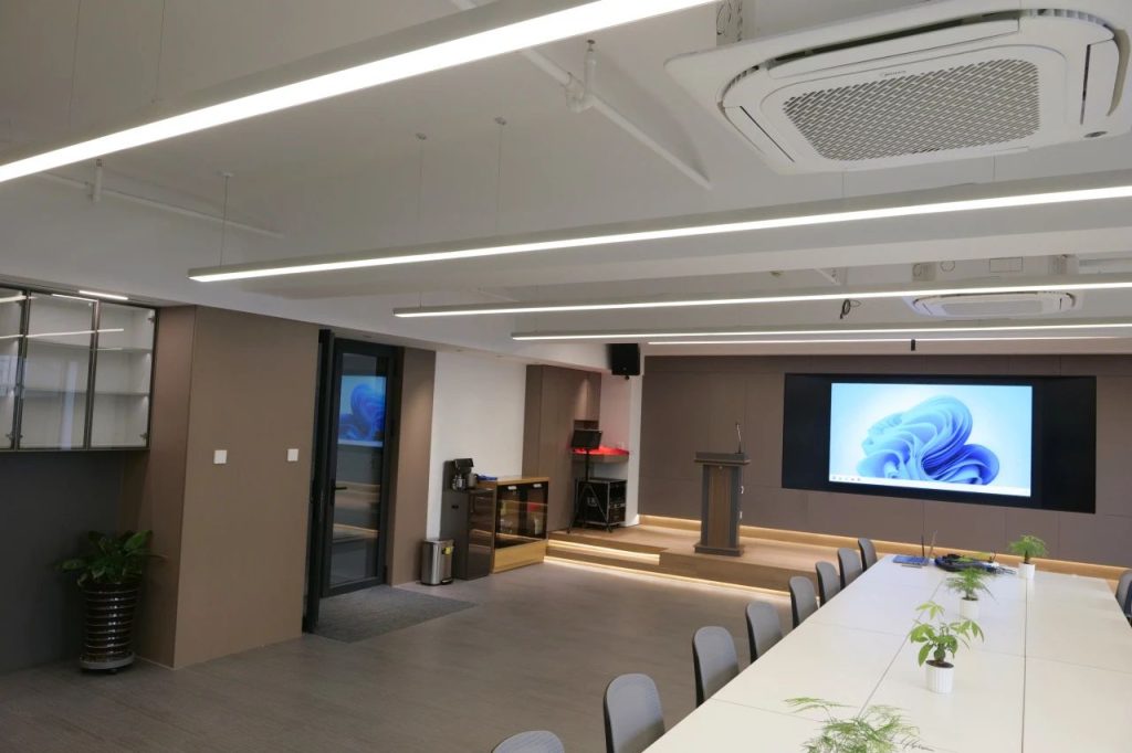 小蓝鲸石晶地板-富泉商贸公司会议室改造后案例图片角度2